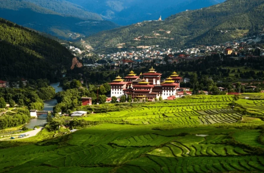 best Bhutan tour operator guide with travelers at Paro Taktsang
